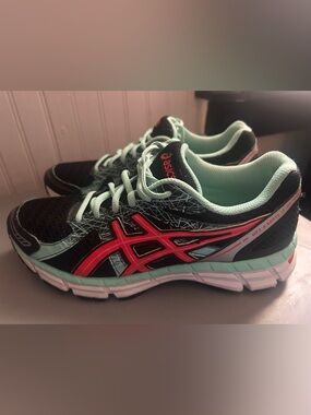 ASICS Women's Black Mint Running Shoes with Pink Logo- 8w